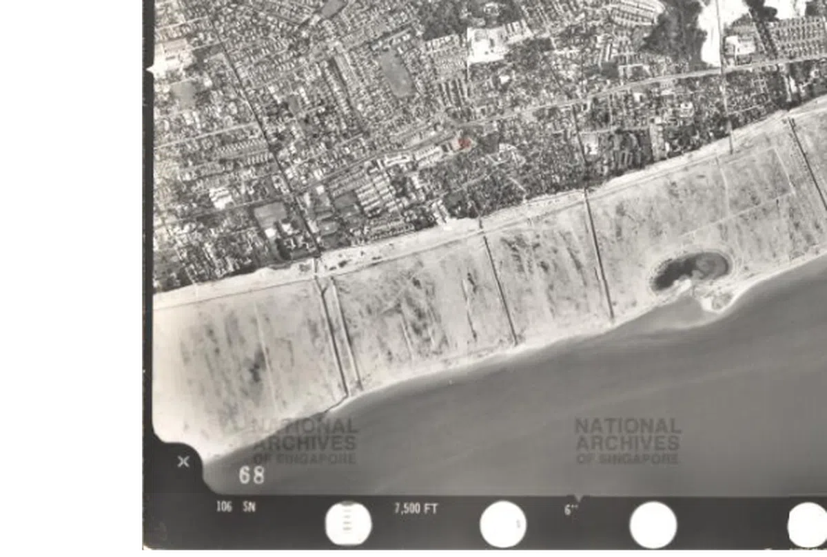  50年前的东海岸已经开始填海工程。（新加坡国家档案局） 