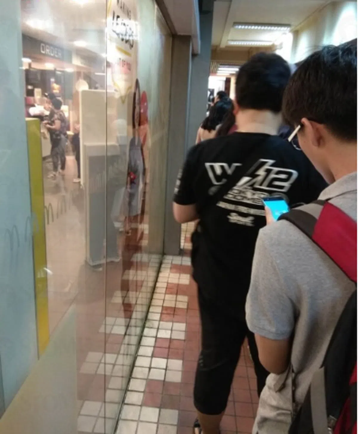  武吉巴督地铁站外麦当劳门口。（网友Alex面簿） 