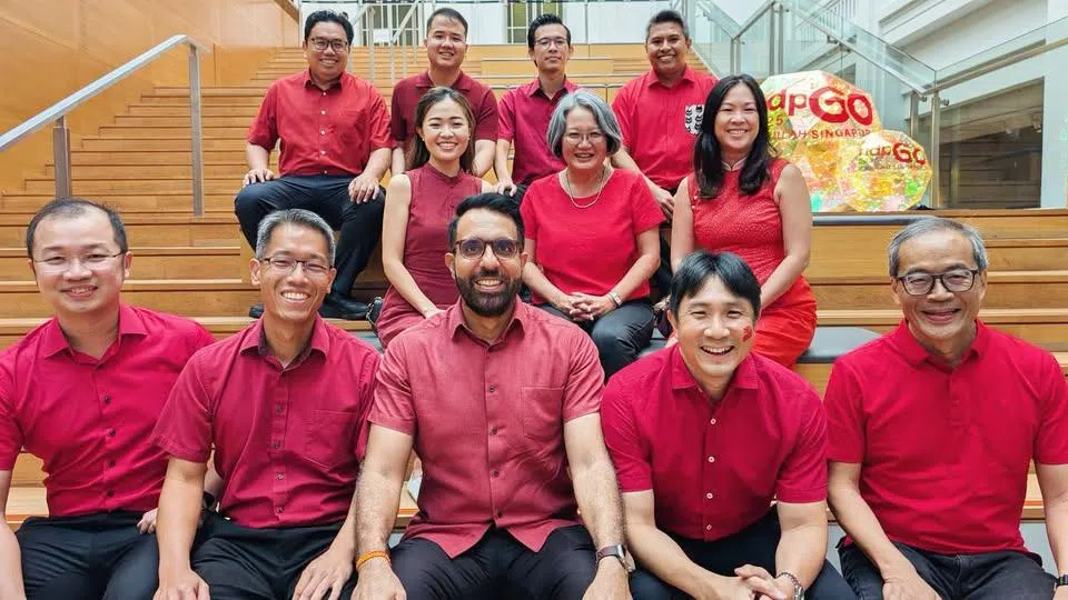 工人党12名议员合照。