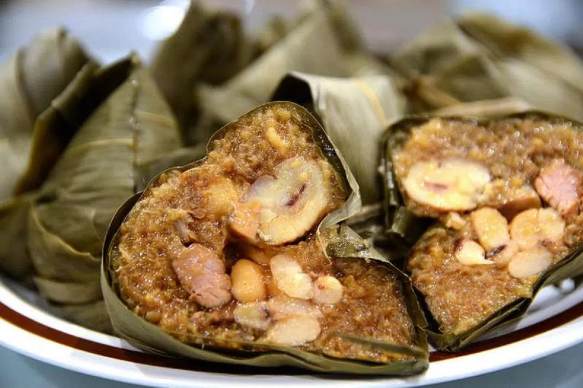 台湾粽子能粗分为北、中、南三大流派。北部粽主要是“熟饭蒸煮”，南部粽则是“生米水煮”。（互联网）