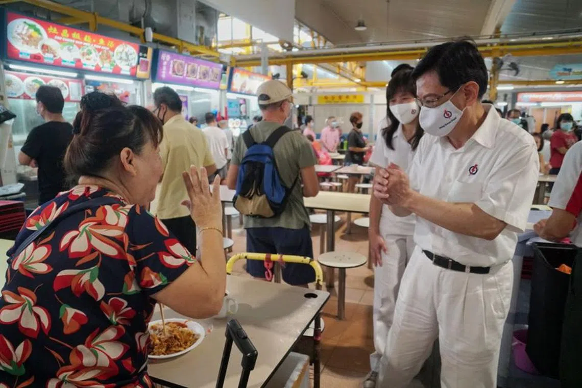 王瑞杰（右一）作为新加坡第四代领导人的领头羊，这届内阁没有出现第二位副总理，意味着他还是接任总理的第一人选。（王瑞杰面簿）