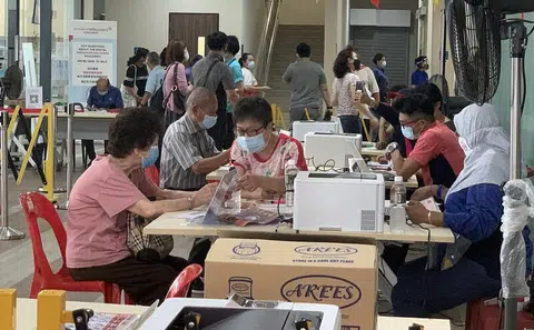 世界卫生组织警告，已大规模接种疫苗的富国不应该急着添购追加剂，否则全球疫苗供应缺口只会越来越大。（新明日报）