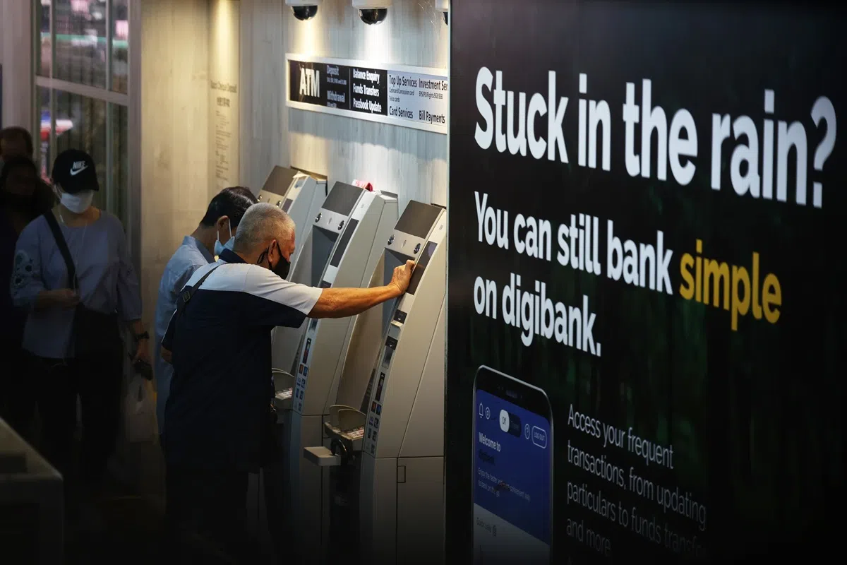 一些年长者为了方便，会将提款卡交给子女或亲人协助保管