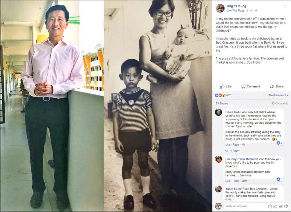  王乙康去年5月分享一张旧照片，妈妈将还是婴儿的他抱在怀里，年幼的哥哥则站在身旁，和他过后回到同一地点所拍的照片形成有趣呼应。（取自王乙康面簿） 