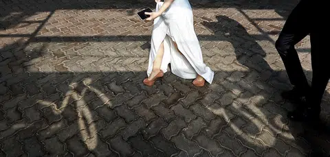 情侣注册结婚。（联合早报）