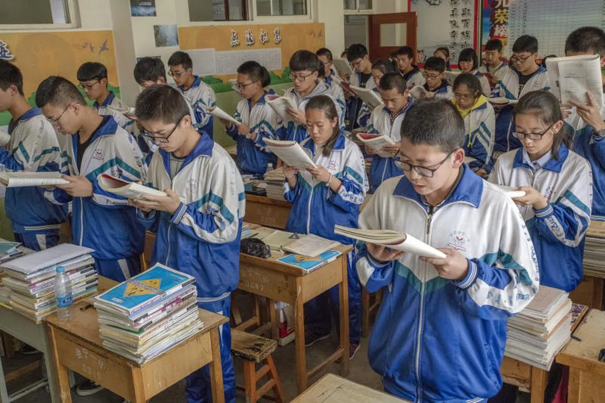  中国学生上学时的压力巨大。（纽约时报） 