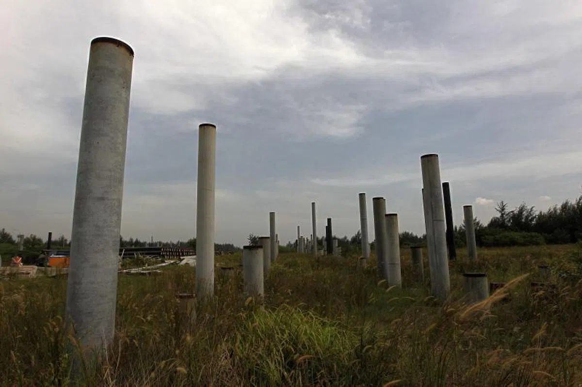  新加坡体育理事会于2013年6月13日宣布，终止樟宜赛车中心（Changi Motorsports Hub）项目，不再为有关地段重新招标。经历一波三折的永久赛车中心停工2年，还是难逃夭折收场的厄运，无法建成。体理会将会把这块占地41公顷地段动工拆除所有的桩头，把地段恢复原状后，交还给土管局。（联合早报） 