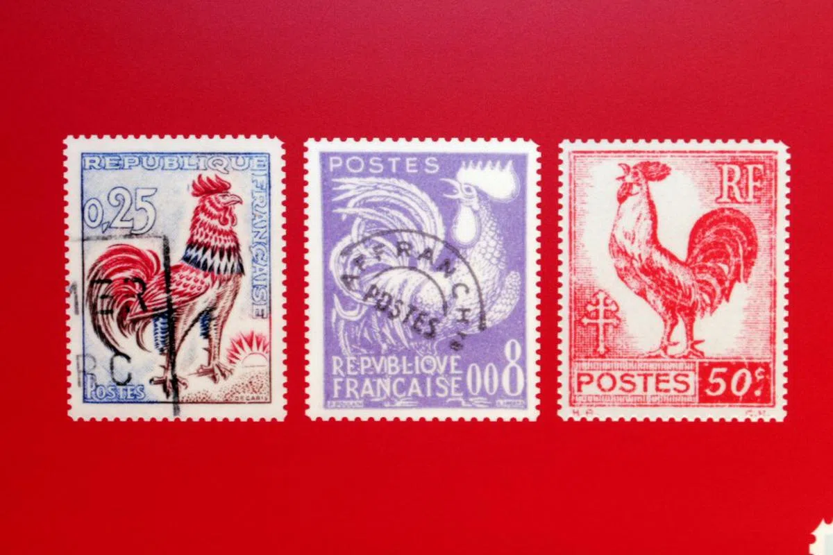 法国人以雄鸡象征民族，雄鸡也曾出现在法国的国旗、军服和邮票上。（联合早报）
