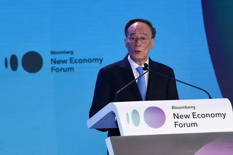 中国国家副主席王岐山今早在新加坡举行的首届“彭博创新经济论坛”上，就中美关系发表主旨演讲。（法新社）