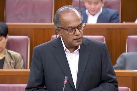 内政部长兼律政部长在国会上说，政府认为城市丰收教会失信案的判决太轻。虽然政府不认同高庭的最终裁决，但依然会尊重法庭，并呼吁公众也尊重法庭的最终裁决。（海峡时报）