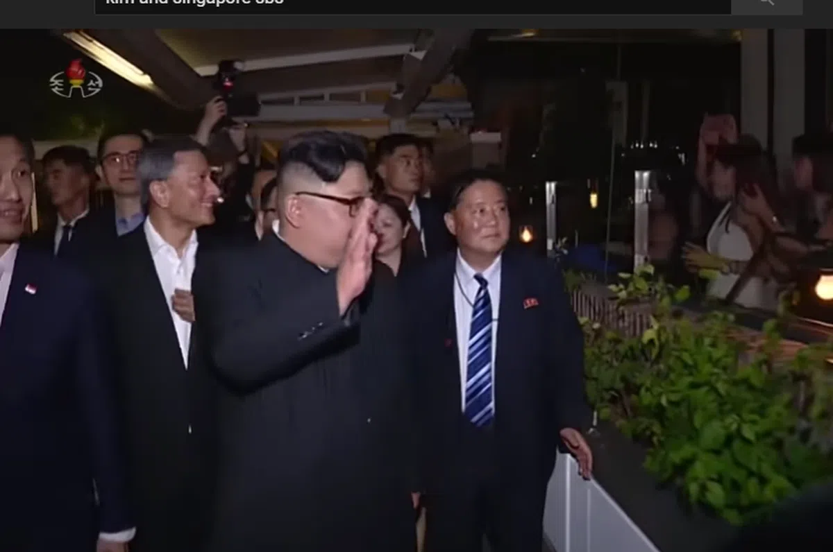  突然来了这位仁兄……（朝鲜中央电视台纪录片截图） 