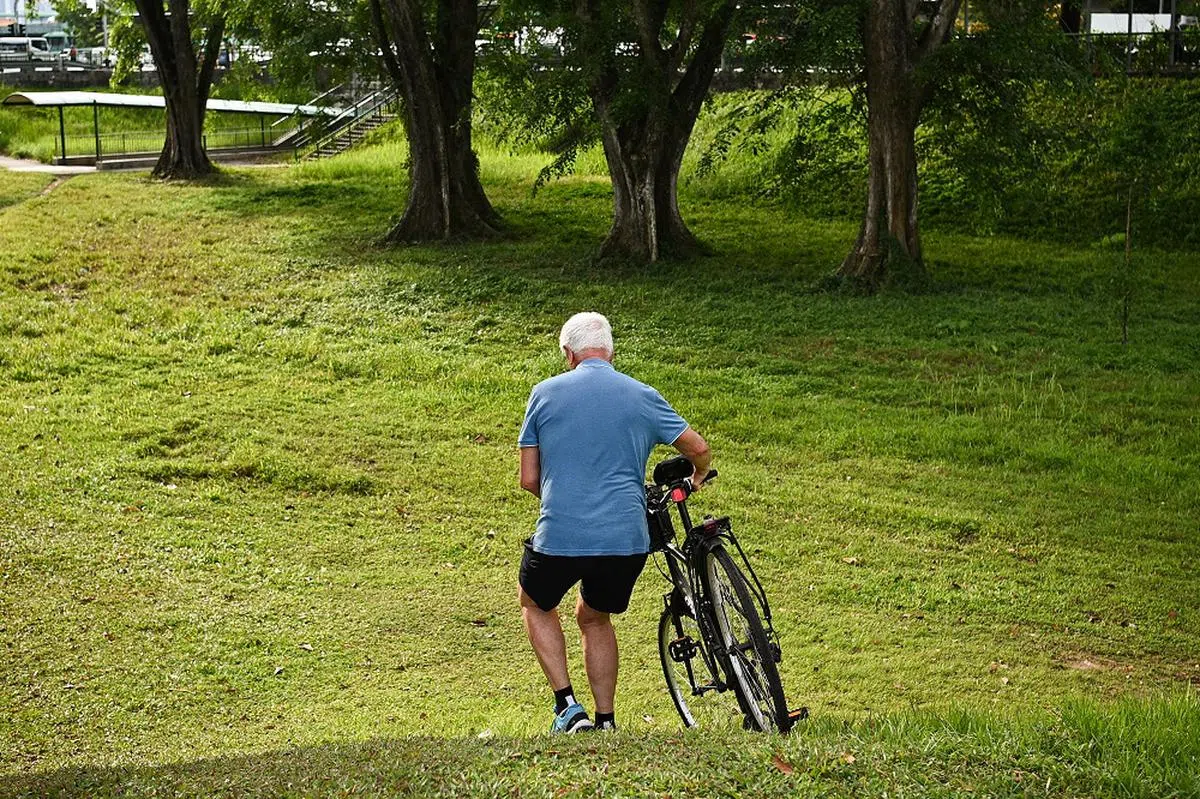 有空就去骑骑脚踏车。（海峡时报）