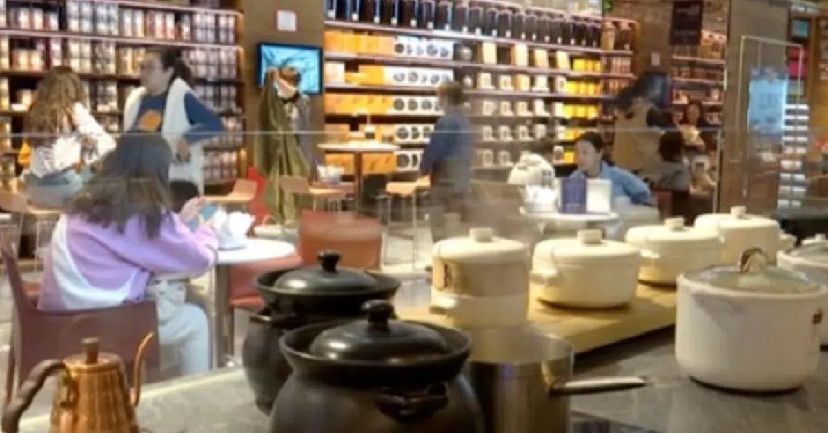 中国老字号药店品牌几年前曾开设餐饮体验店，其中中草药的咖啡生意红火，每天都能卖出数千杯。（互联网）