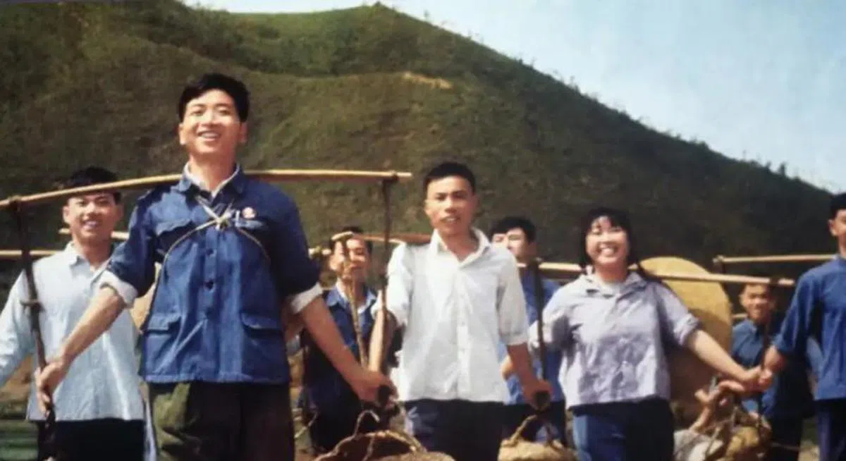 中国如今鼓励年轻人“自找苦吃”的政策立场，让外界联想起文革期间的“上山下乡”运动。（法新社）
