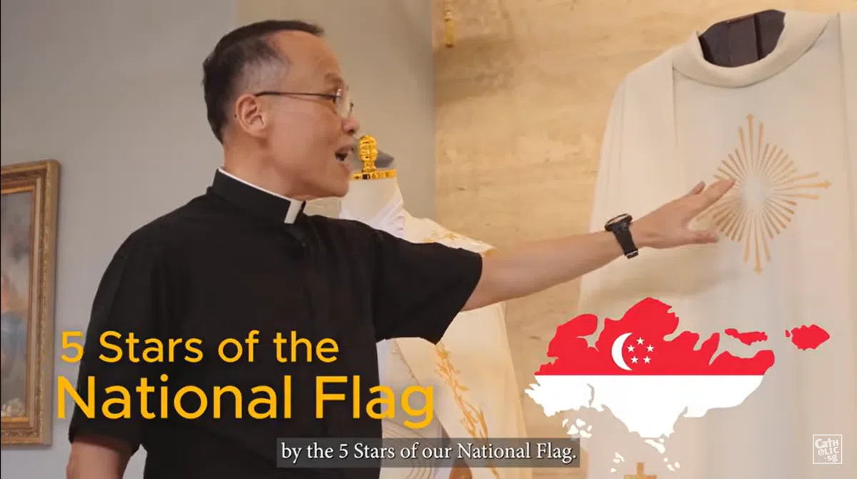 新加坡天主教总教区礼仪委员会主席杨庆瑞神父介绍标志的含义。（Catholic.sg脸书视频截图）