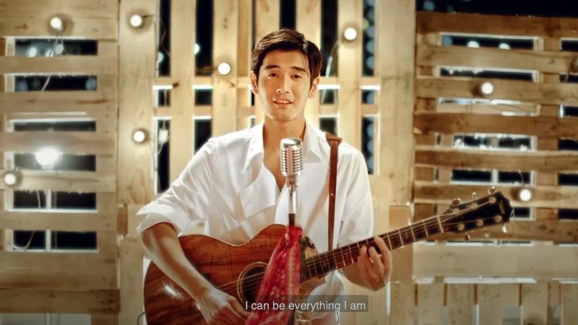 ​歌手向洋。​（截自视频）