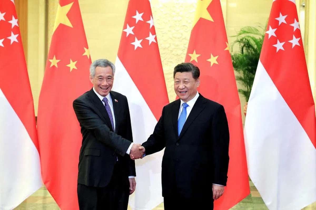  李显龙总理（左）和中国国家主席习近平2019年4月在北京人民大会堂会面。（通讯及新闻部） 