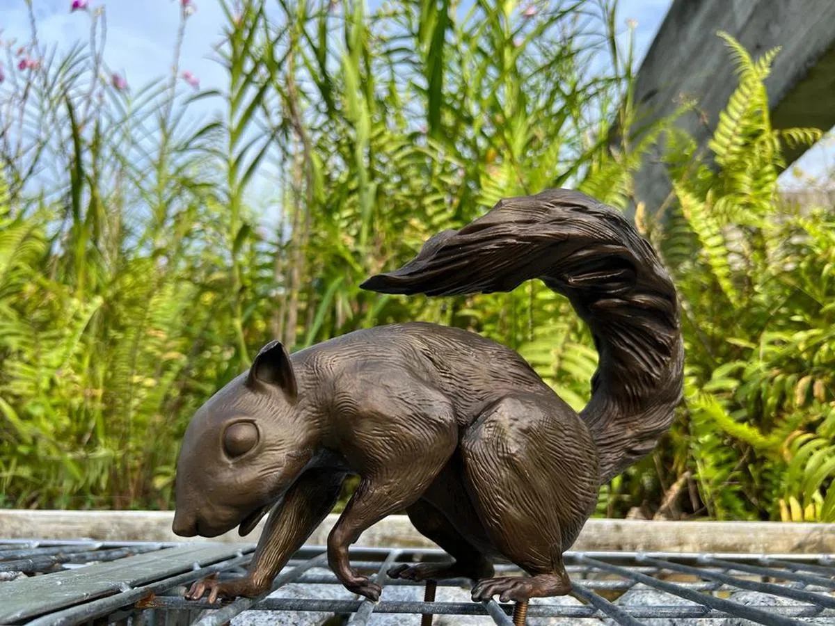 松鼠雕塑。（叶孝忠摄）