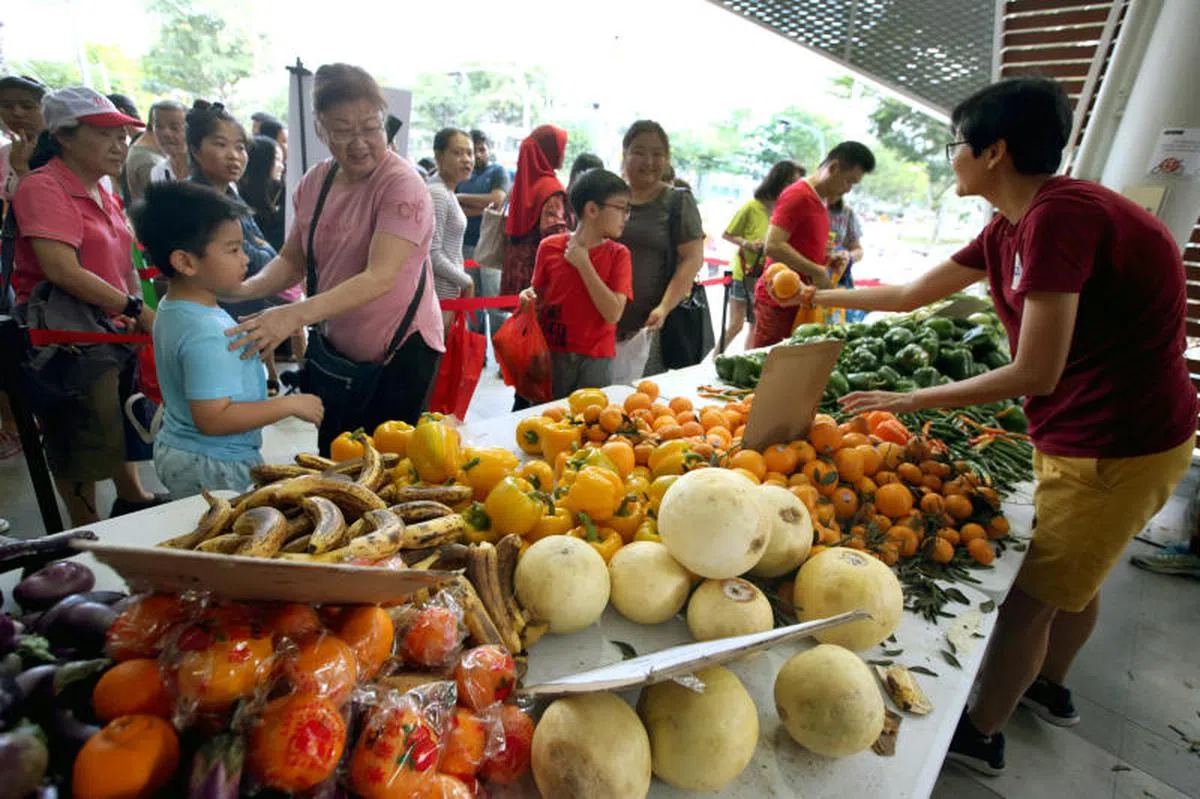  吃多少买多少就是最好的减少浪费。（联合早报） 