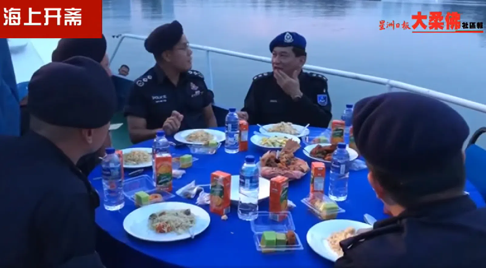 2018年的开斋饭菜色很丰富。