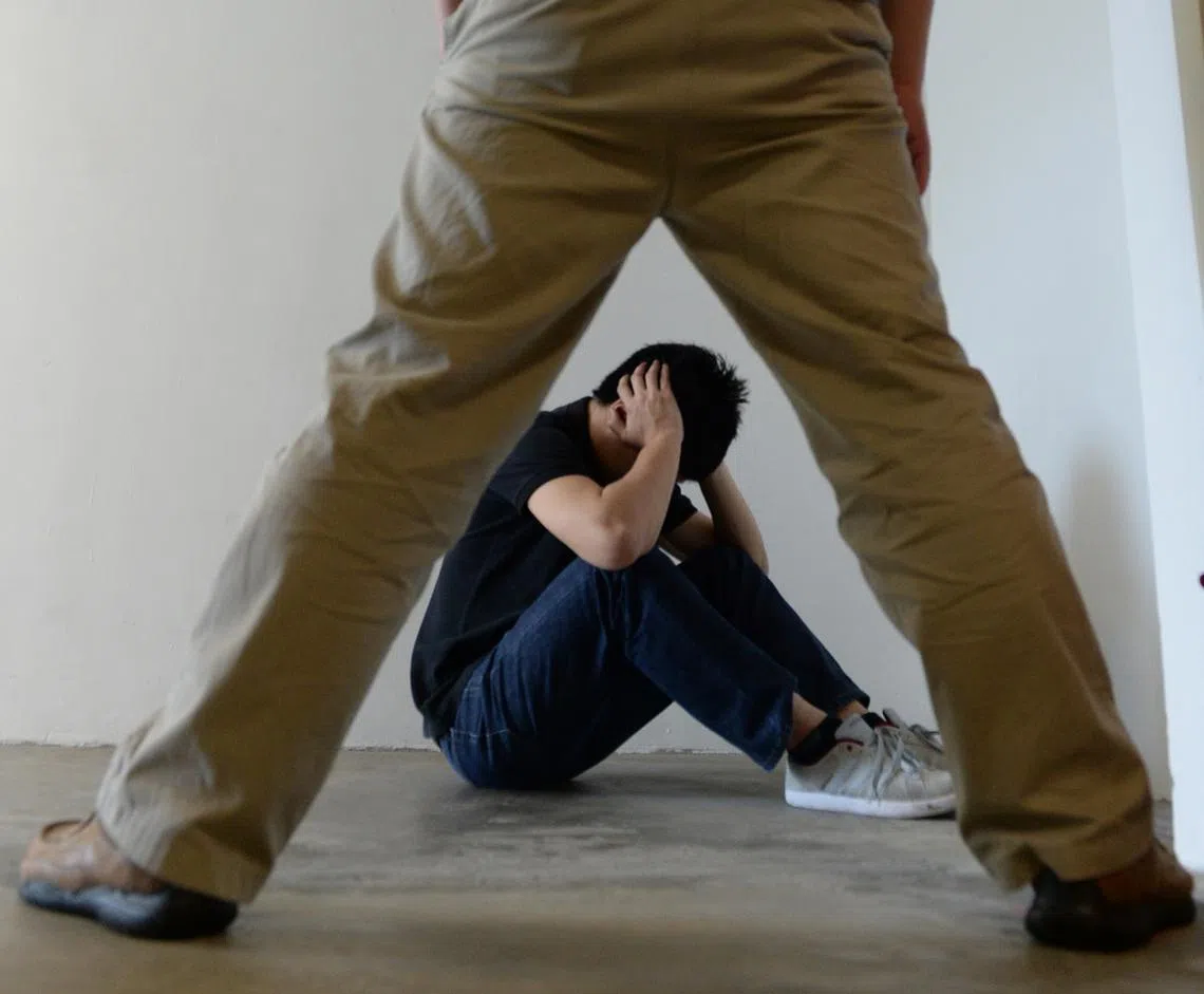 男教师性侵四名中学男生。（示意图）