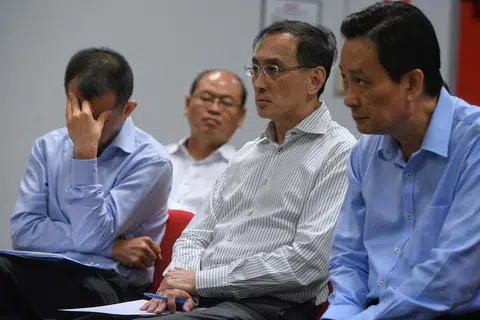 SMRT高管在地铁隧道淹水事件发生后心力交瘁。（海峡时报）