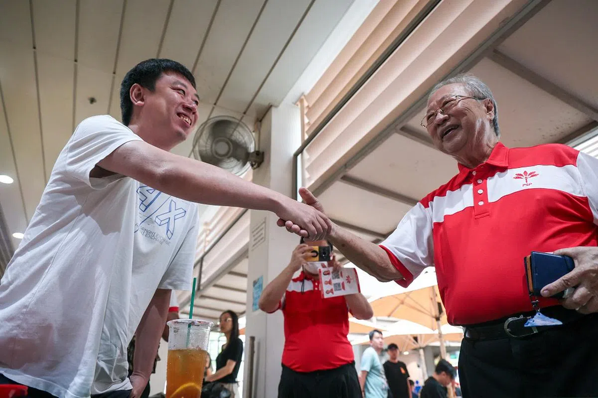 本届大选，预计是新加坡前进党主席陈清木医生（右）的最后一役。（海峡时报）