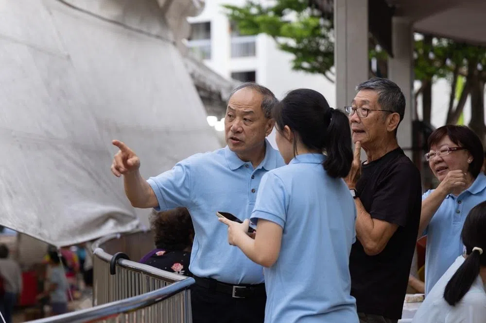 设计对白：“我还在指点江山。”