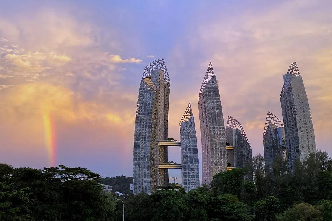 吉宝湾映水苑（Reflections at Keppel Bay）的一个豪华公寓单位今年6月，成为中央区乌节路以外今年售出的最贵单位，成交价为585万新元。（海峡时报）