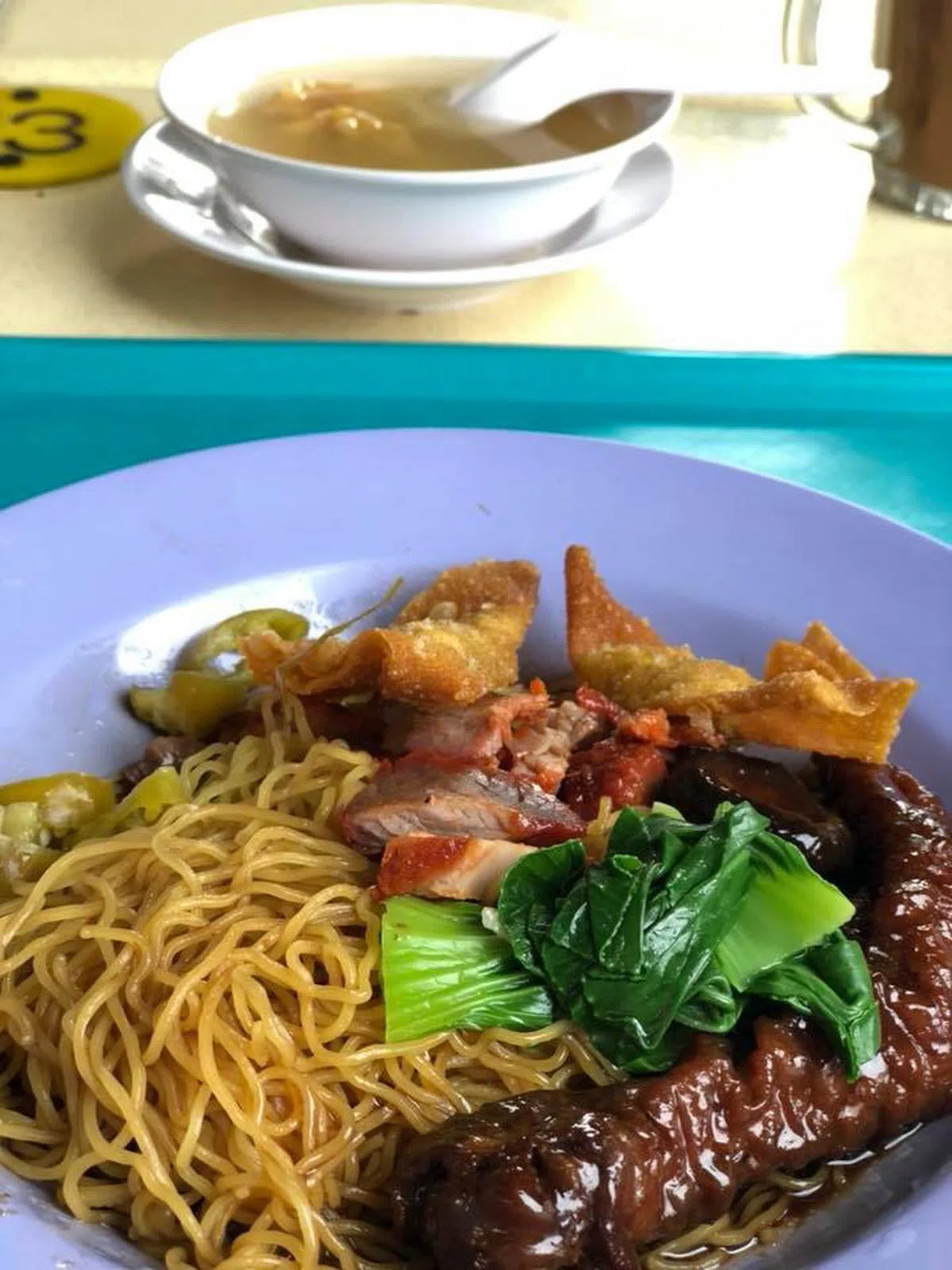  新加坡随处能吃到的云吞面。（叶孝忠摄） 