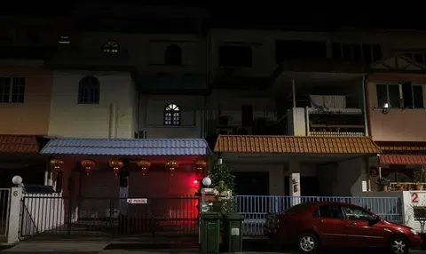 一名房地产经纪近日张贴“芽笼20巷招租妓院业者”招租广告，在网上引起热议，广告还一度被房地产线上平台撤下。（路透社）