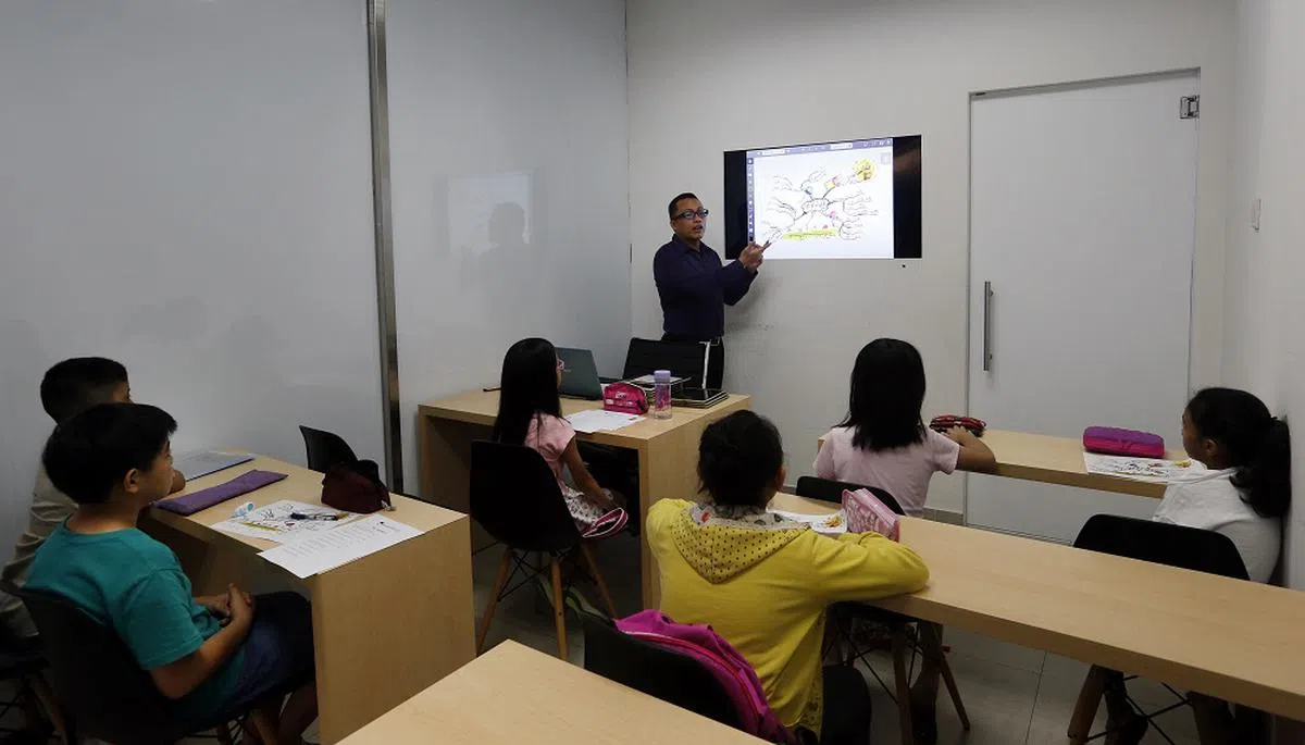 数学补习班上课情景。（海峡时报档案照片）
