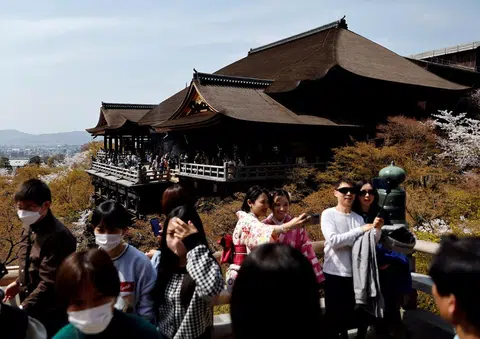 日本京都清水寺的观光客。（路透社）