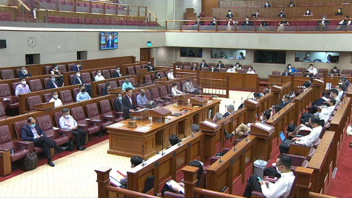  新加坡国会的女性议员人数高于全球平均。（GOV.SG） 