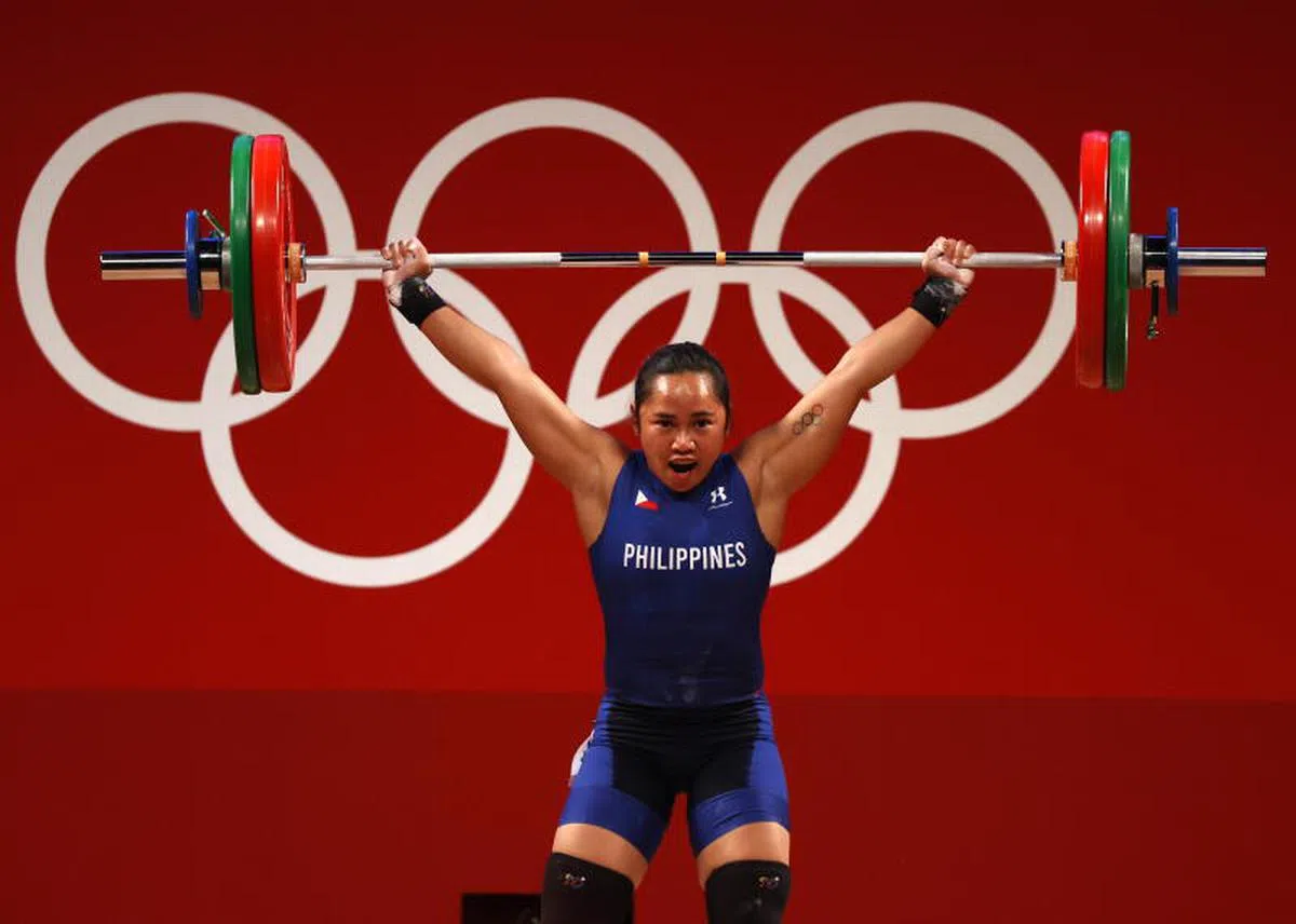  希德林迪亚兹在奥运女子举重55公斤决赛中力压世界纪录保持人——中国的廖秋云夺冠。（欧新社） 