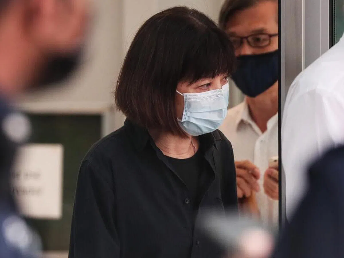  张霞碧被判坐牢41个月（约三年零五个月），同时必须偿还232万零864新元的罚金，相当于整笔贿款。若无法缴付罚金，就必须另外坐牢18个月。（海峡时报） 