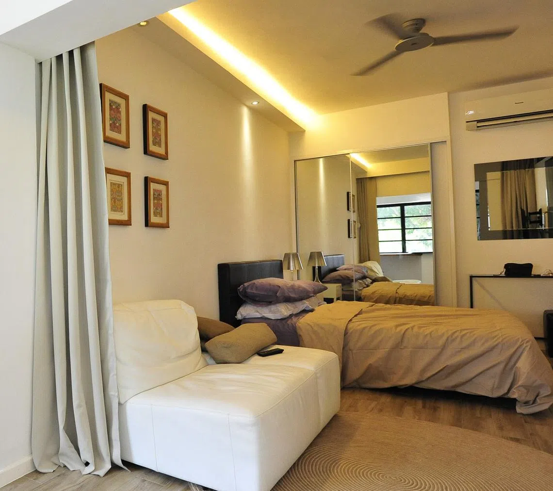 合租房间“拼床”（示意图）。（海峡时报）