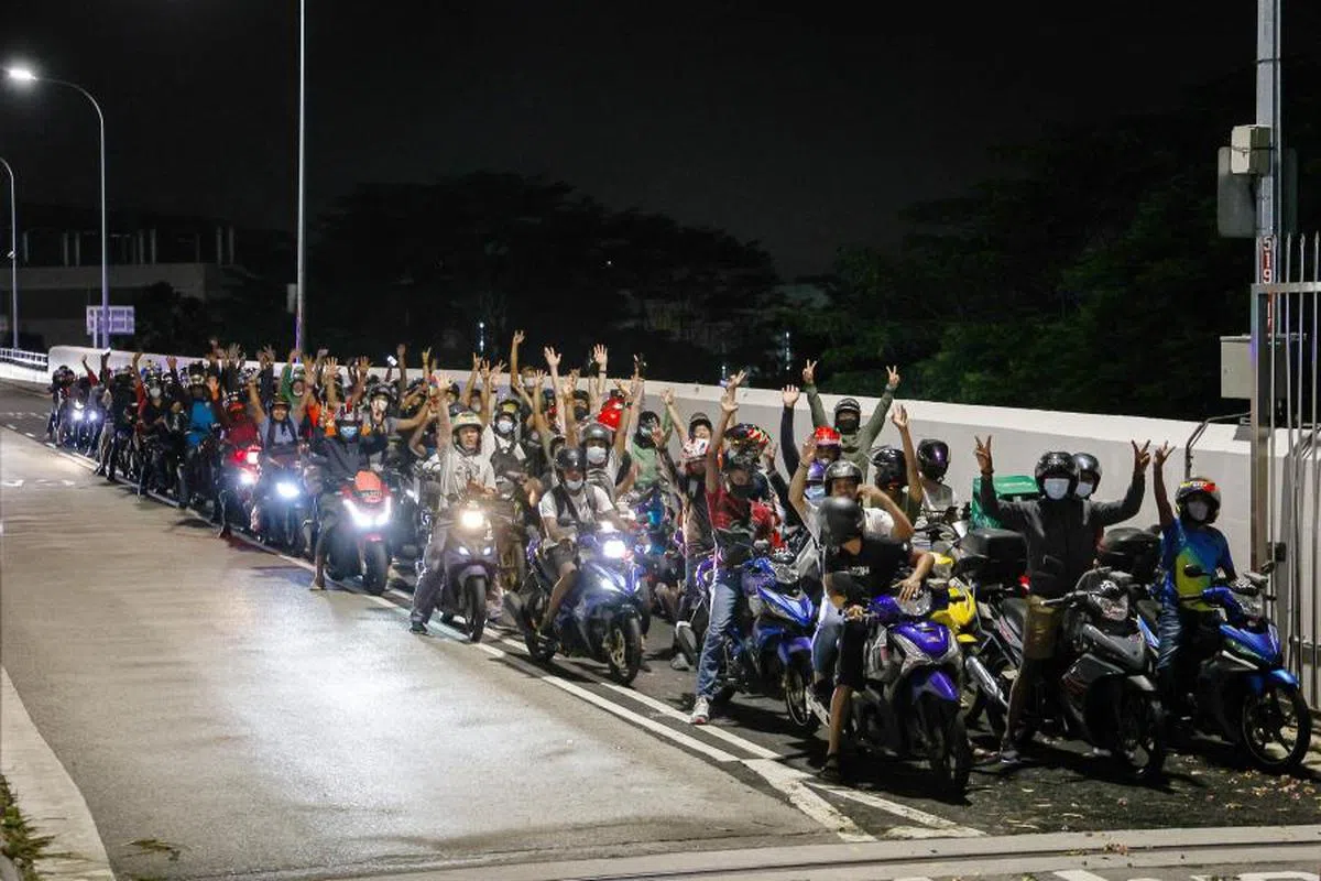 2022年4月1日新马边境总算在疫情趋缓后重新开放。当日情景至今仍是许多马国客工难以磨灭的回忆。（联合早报）