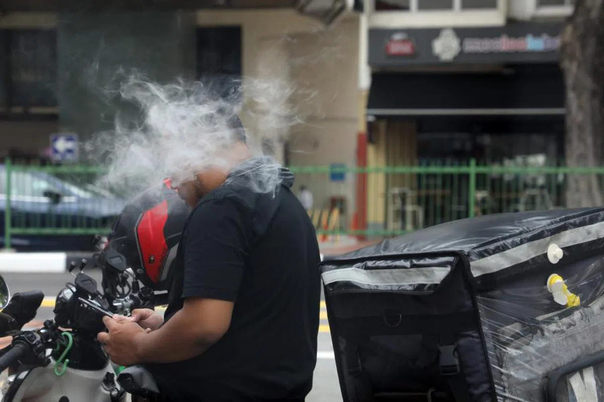 由于不包含在本地被禁止的电子烟，官方公布吸烟率恐怕有所失真。（联合早报）