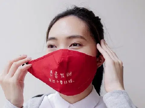 一个可以“护体”的口罩。（wheniwasfour官网）