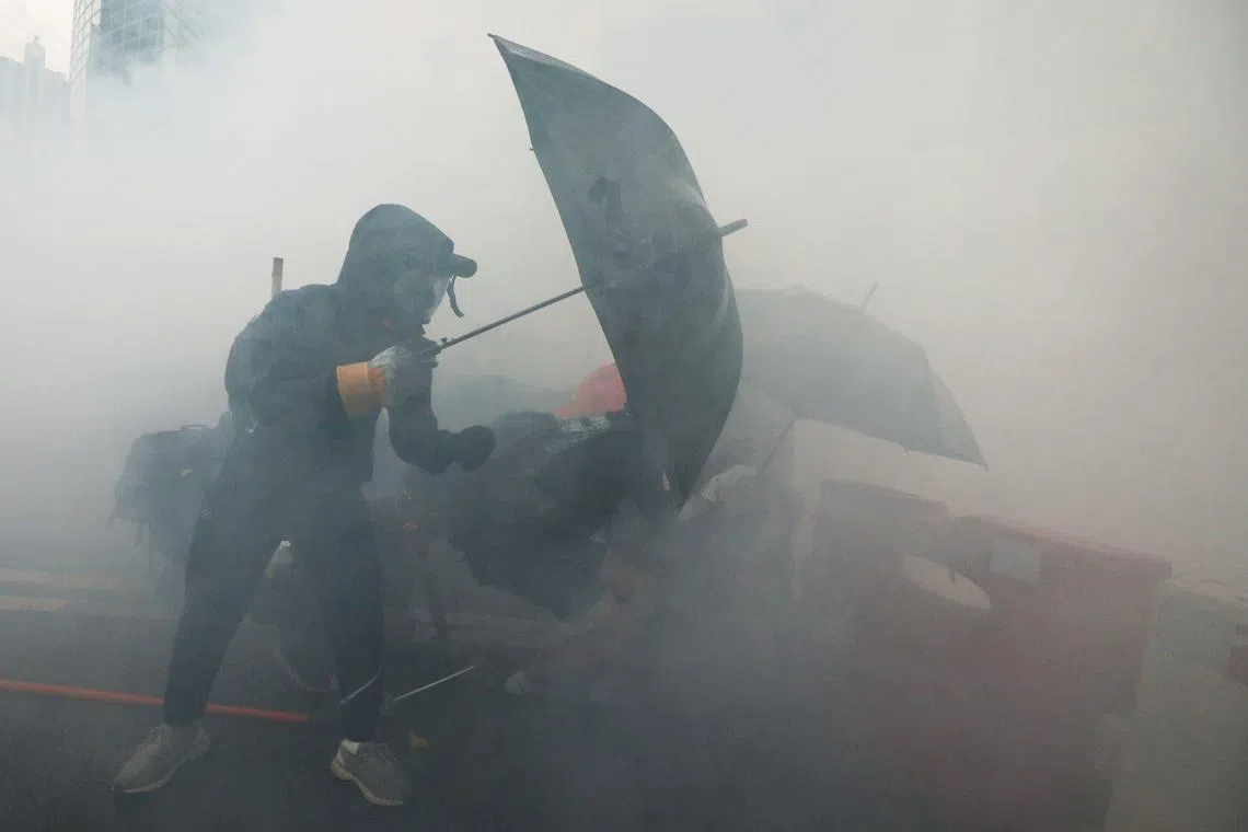 近日香港开始流传港府可能祭出紧急法的传言。（路透社）