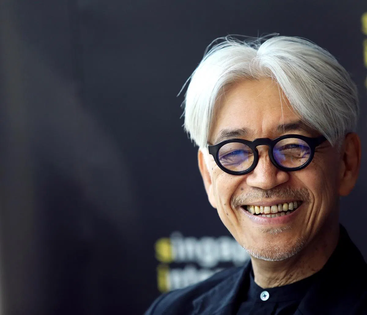 坂本龙一曾于2019年应新加坡国际艺术节之邀呈献演出，亮相记者会。（联合早报）