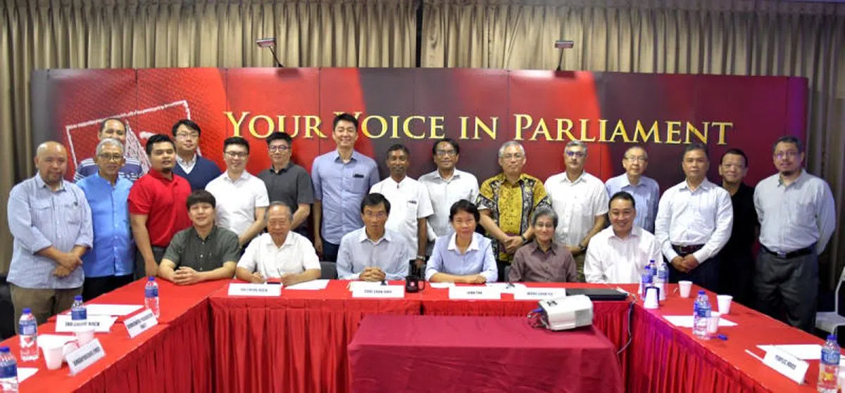  新加坡七个反对党代表7月28日在民主党总部聚首，商量讨论成立一个反对联盟竞逐下一届大选，陈清木获邀出席。（民主党网站） 