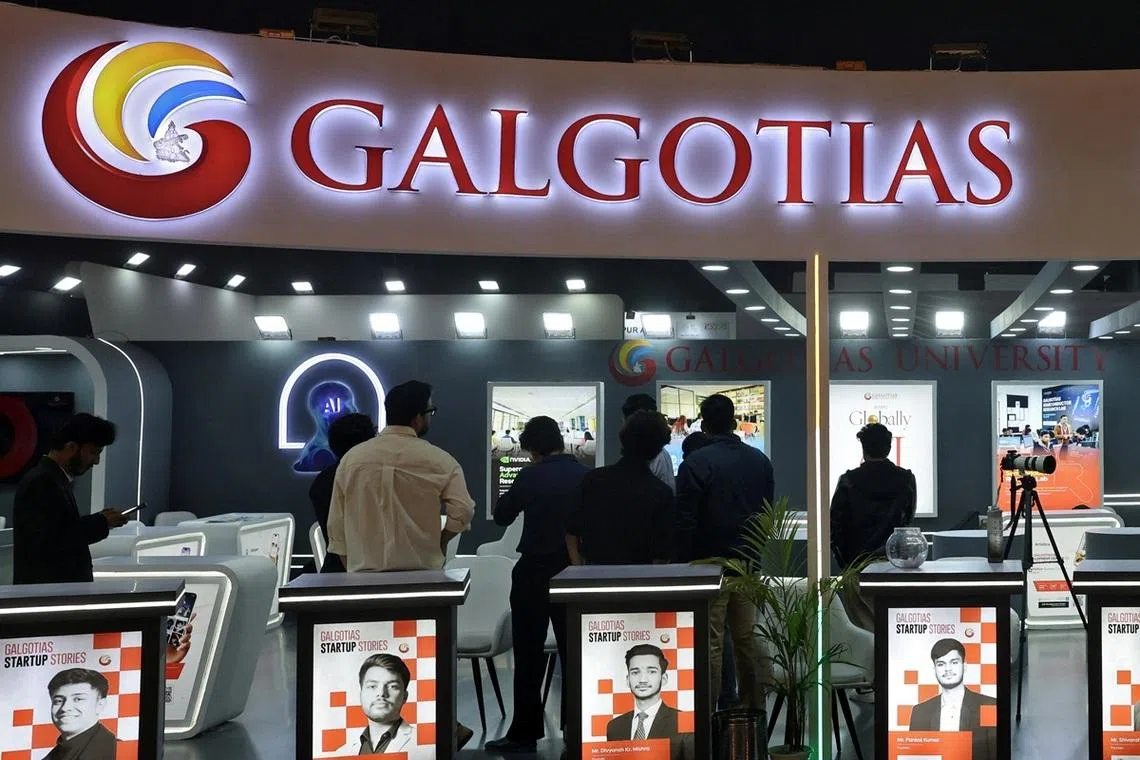 印度加尔戈蒂亚斯大学（Galgotias University）在新德里举行的人工智能影响力峰会（AI Impact Summit）的展馆，摄于2月18日。