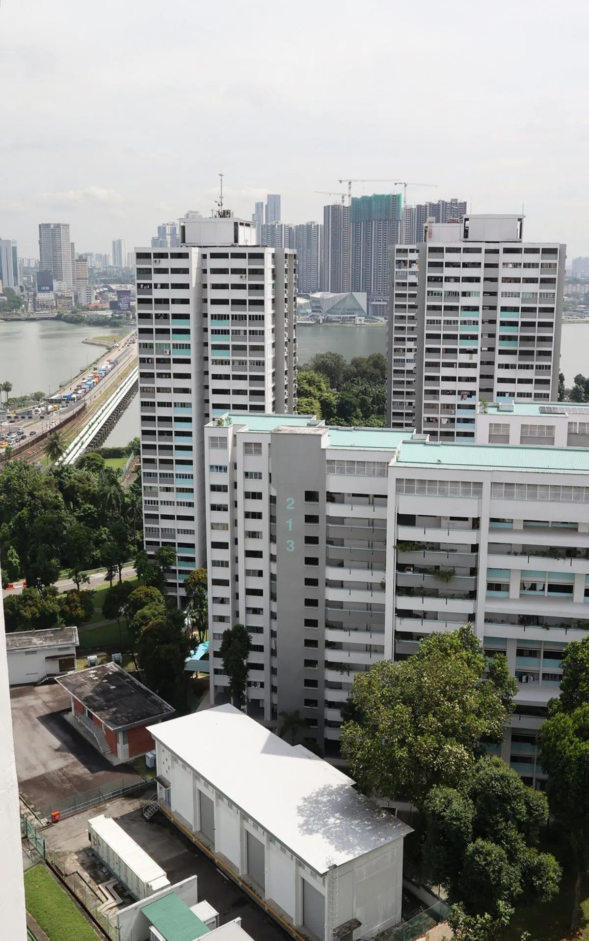 被征用的九座组屋地理位置非常接近关卡。（新明日报）