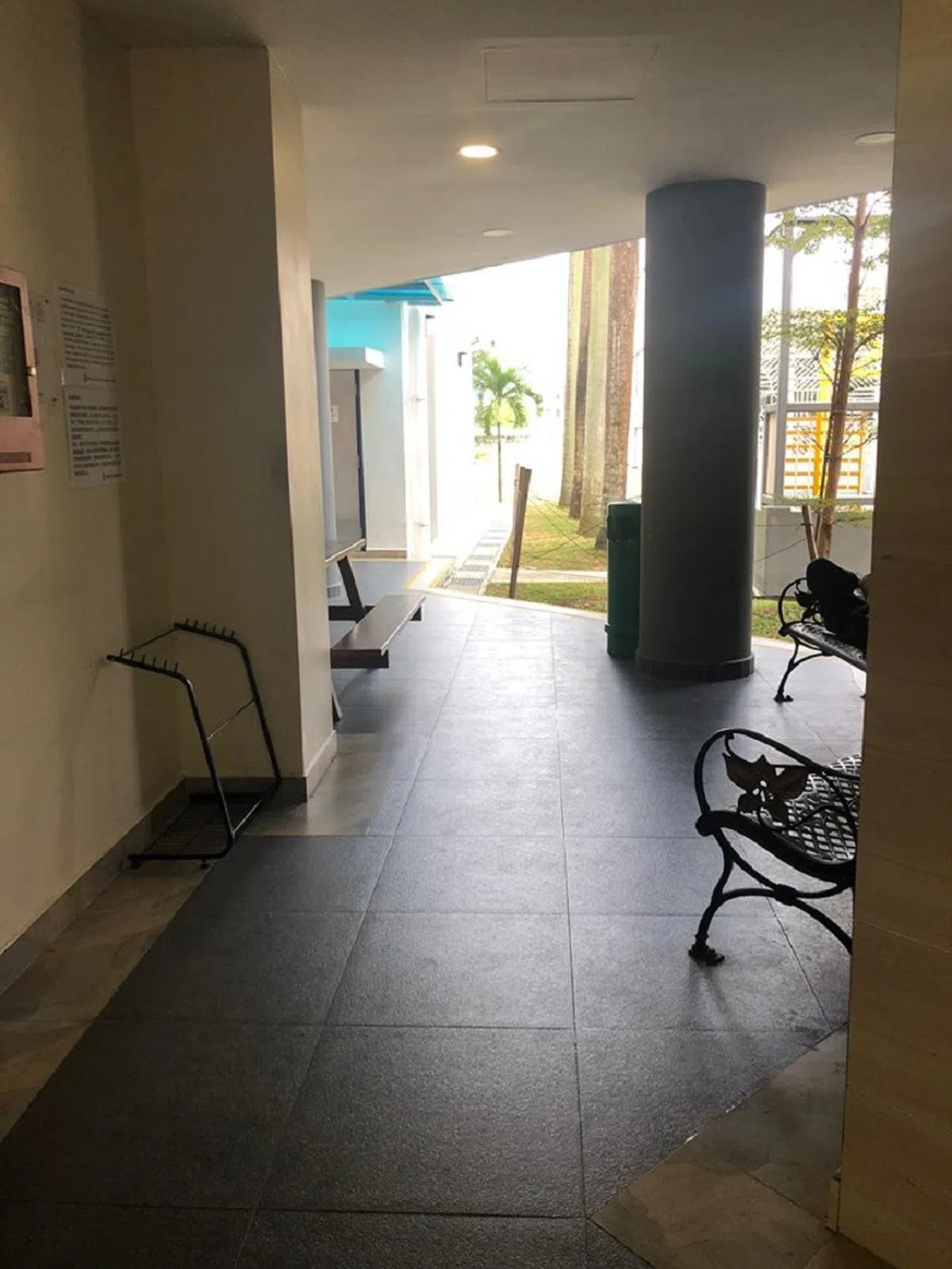  阅读角落没有报纸，也没有居民。（侯佩瑜摄) 