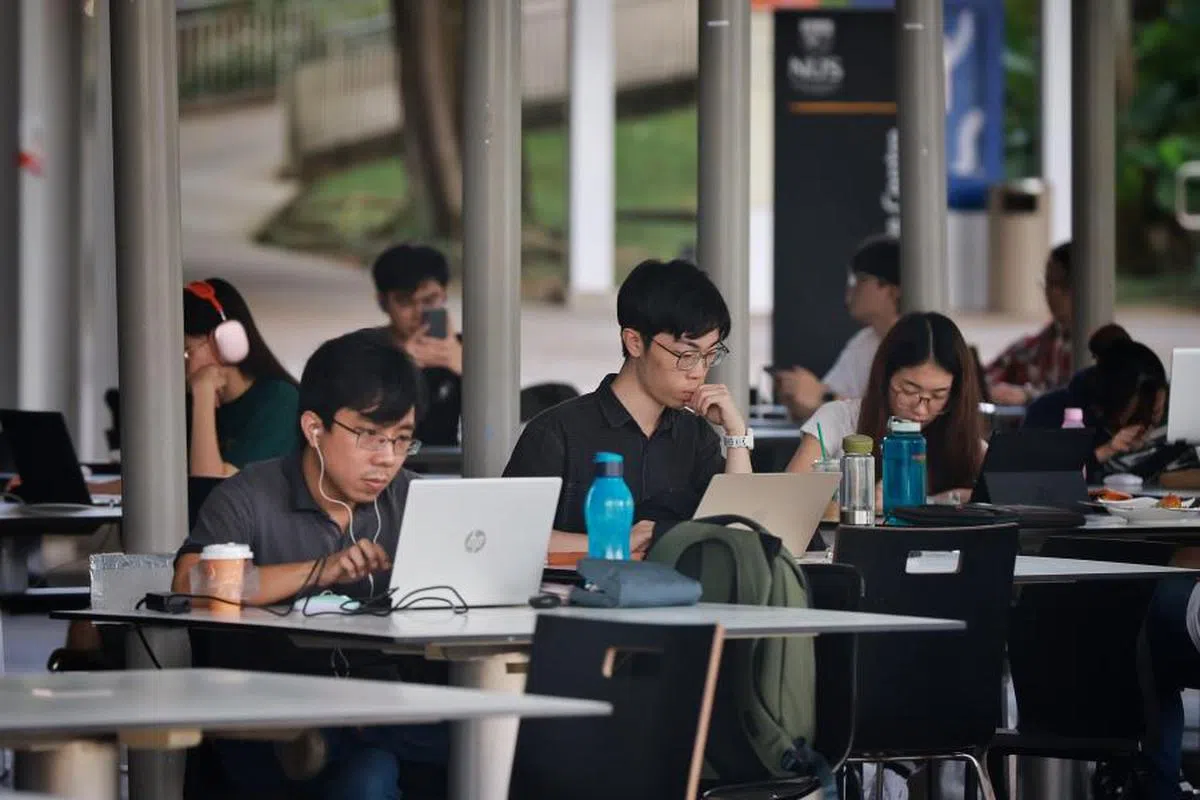 离开学校，不意味着学习终止。（海峡时报）