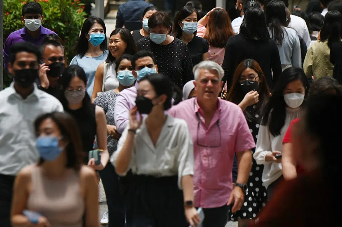 我国在未来与冠病共存的日子里，或许也会慢慢采用“中西合璧”的治疗方式？（海峡时报）