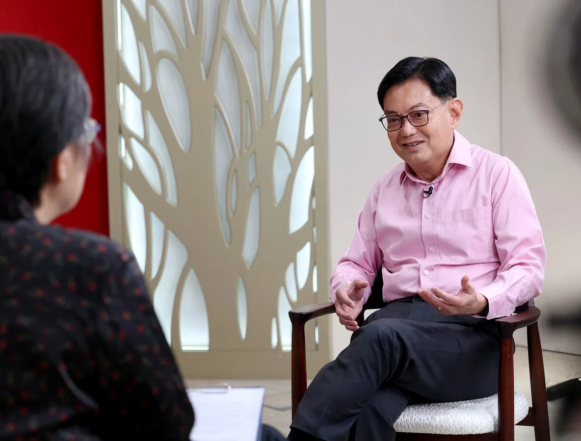 新加坡副总理王瑞杰接受《联合早报》华文媒体集团社长李慧玲的独家专访时说，他觉得自己这个时候退下，问心无愧。几个月前再被问及去留意愿时，他告诉黄循财总理，接班过渡非常顺利，他现在可以欣然退下，去做自己一直希望做的事。（联合早报）