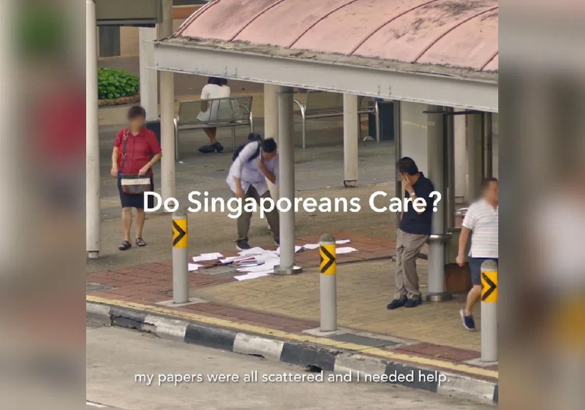 试验三：掉了一堆文件的年轻男子。预知结果如何，请点开文中视频。（视频截图）